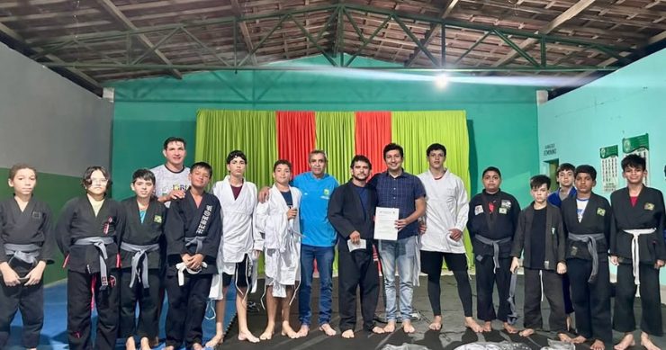 Prefeitura de Pedra Lavrada realiza entrega de kits de jiu-jitsu para atletas do município